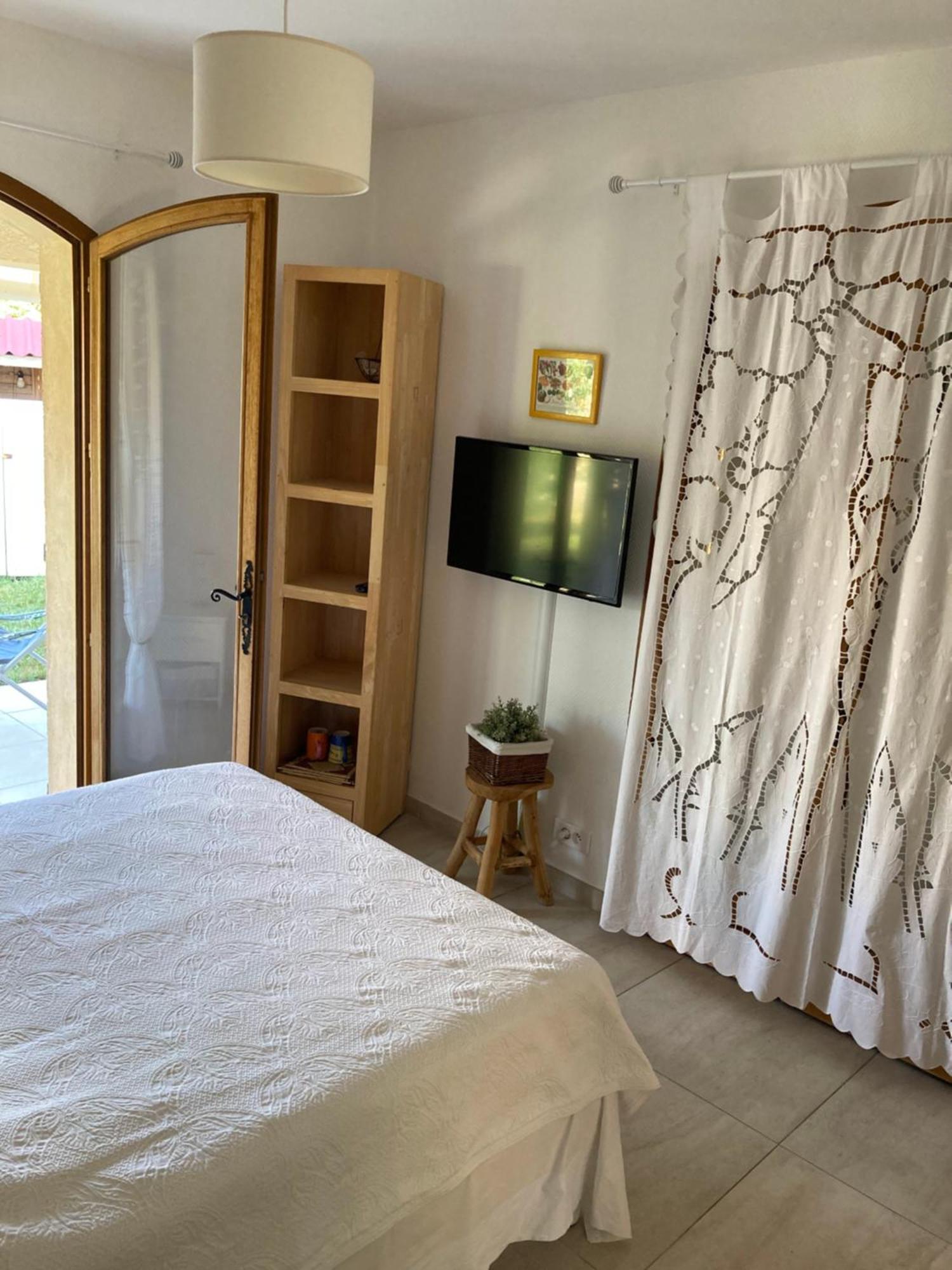 Bed & Breakfast Les Lillas Saint-Jeannet  Екстериор снимка