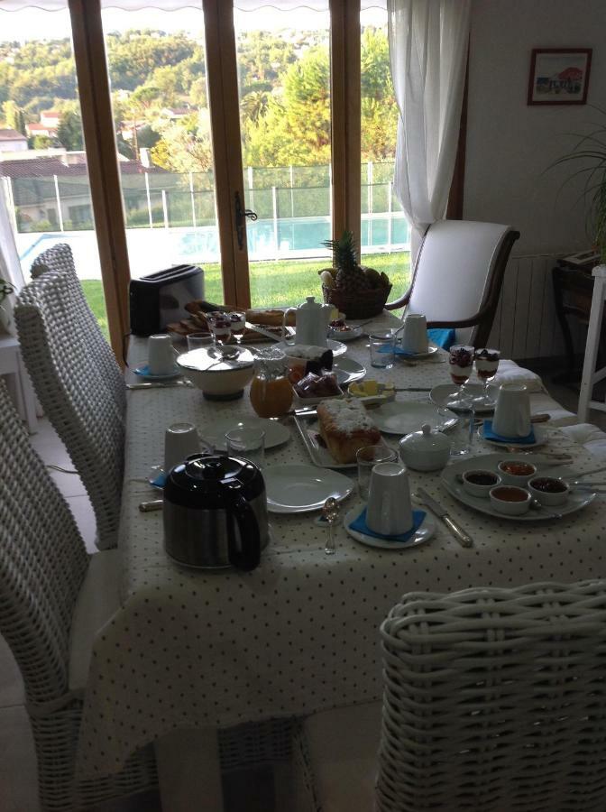 Bed & Breakfast Les Lillas Saint-Jeannet  Екстериор снимка