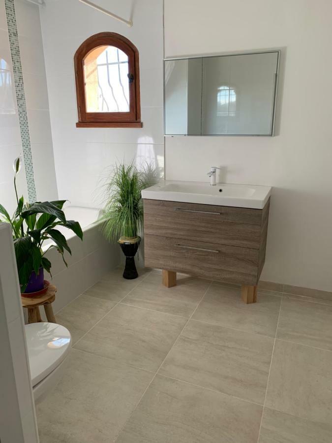 Bed & Breakfast Les Lillas Saint-Jeannet  Екстериор снимка